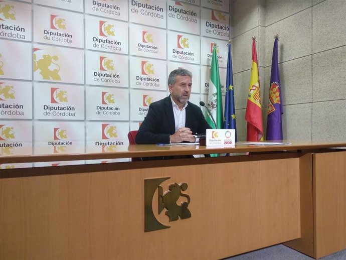 El delegado de Agricultura e Infraestructuras Rurales de la Diputación de Córdoba, Francisco Ángel Sánchez, en rueda de prensa