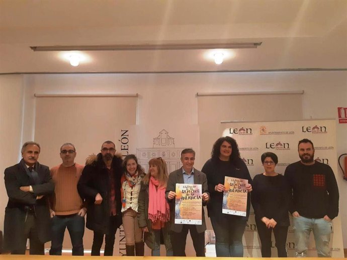 La concejal de Bienestar Social junto a Javier Barros de la Asociación Don Bosco; Ana de Activos y Felices; Miguel Ángel Peña de la Fundación Juan Soñador, Isabel Fernández López de Felampa-Sierra Pambley, Juan Luis Diez.