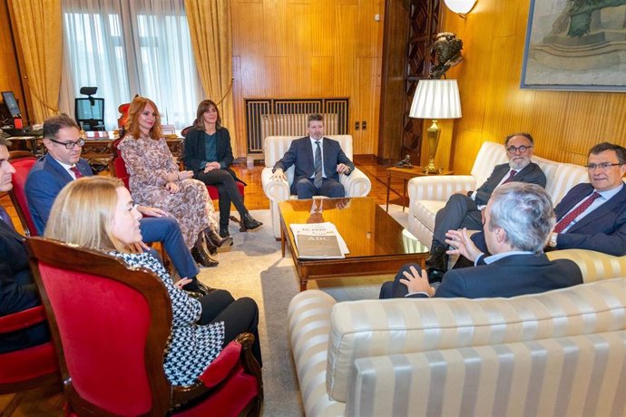 Reunión entre el alcalde de Zaragoza, Jorge Azcón y el de Murcia, José Francisco Ballesta