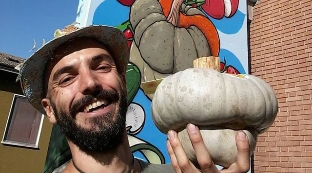 Comida para combatir el odio: Así actúa el artista urbano italiano Cibo desde 2008