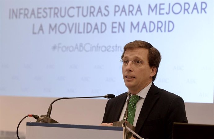 El alcalde de Madrid, José Luis Martínez Almeida, participa en el Foro ABC 'Infraestructuras para mejorar la movilidad en Madrid', en el Hotel Intercontinental de Madrid (España), a 31 de octubre de 2019.