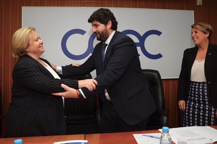 Ana Correa, nueva presidenta de la patronal COEC con el presidente López Miras y la vicealcaldesa de Cartagena, Noelia Arroyo