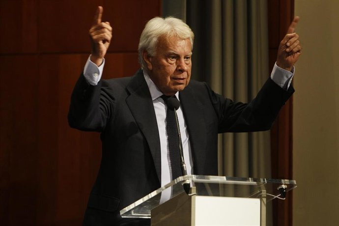 El expresidente del Gobierno Felipe González ofrece la conferencia 'Crisis de la