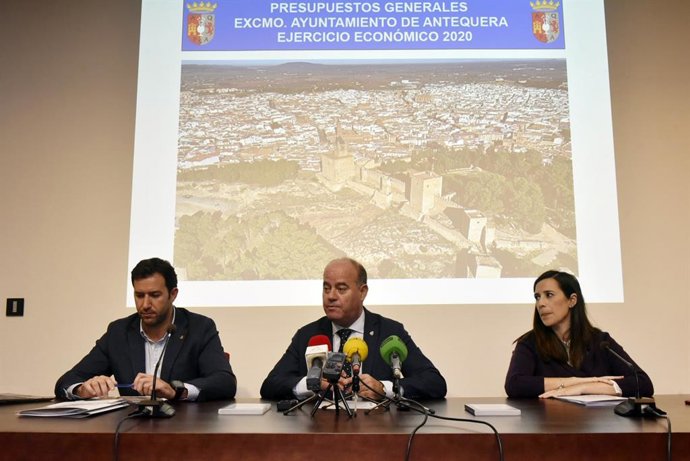 El aclade de Antequera, Manuel Barón, presenta los presupuestos municipales