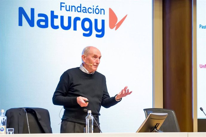El experto Vaclav Smil en una conferencia de la Fundación Naturgy