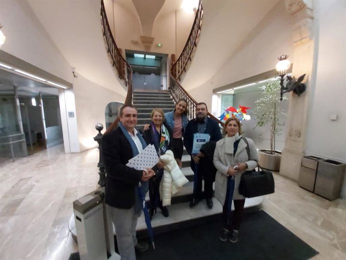 Representants de SAE s'han reunit amb Gloria Santiago, d'Unides Podem, en el Parlament.