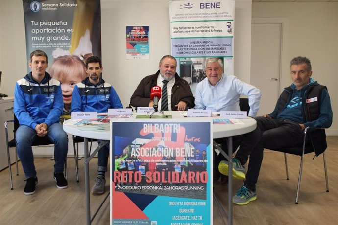 José Javier Conde, Jon Pernía, Imanol Torre, Marcelino Guillermo Fernández y Antonio Álvarez presentan la carrera de 24 horas en apoyo de los afectados por enfermedades neuromusculares en Bilbao