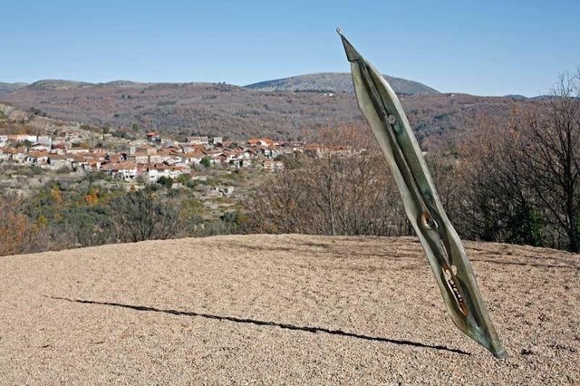 Escultura desaparecida en el 'Camino del Agua' en Monforte de la Sierra.