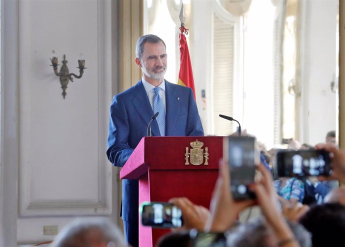 Felipe VI apoya a los empresarios españoles en Cuba ante sus "dificultades"