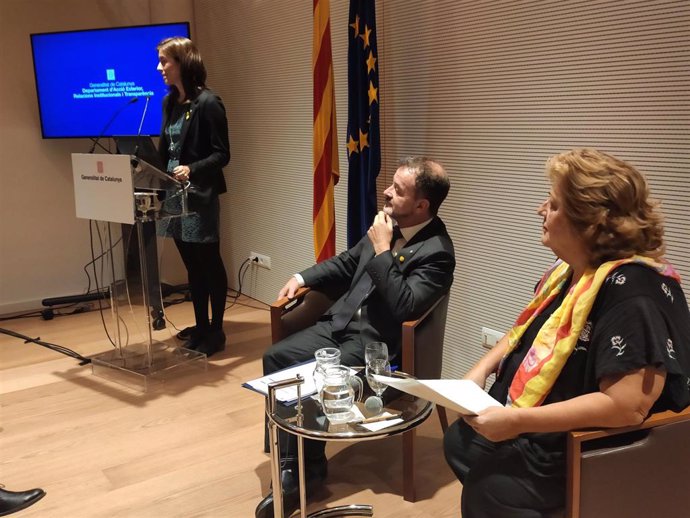 Acto de presentación del Plan Europa del Govern con la secretaria de Acción Exterior, Mireia Borrell, el conseller, Alfred Bosch y la periodista Teresa Carreras