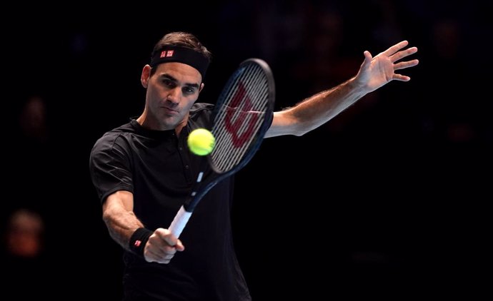 Tenis/Finales.- Federer somete a Djokovic y permite que Nadal acabe el año como 