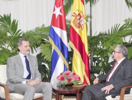 El Rey Felipe VI se reúne con Raúl Castro en La Habana