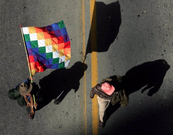 La whipala o bandera indígena