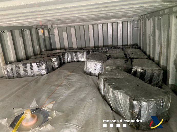 Confiscats 500 quilos de cocana ocults en un contenidor al Port de Barcelona.