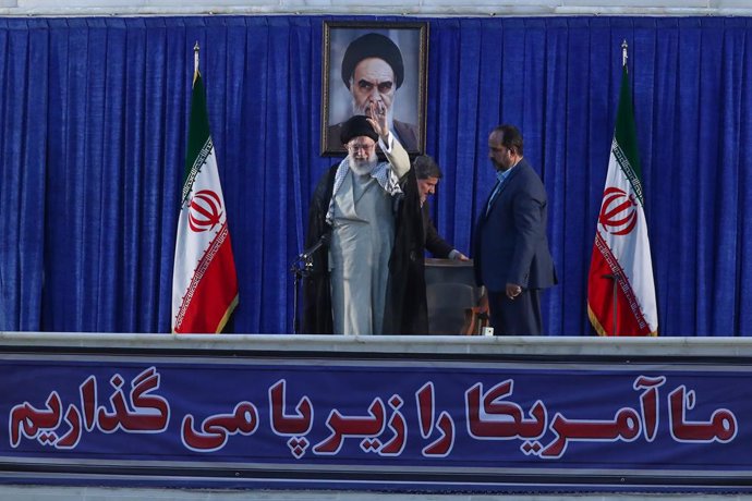 Irán.- Jamenei puntualiza que Irán aboga por la desaparición del sionismo y no d
