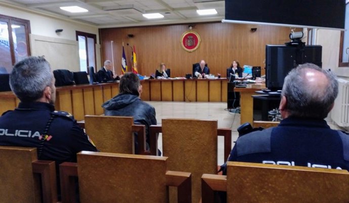 Judici a un home per calar foc un edifici de Palma a l'octubre de 2018.