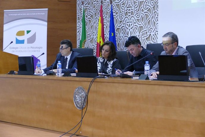 Inauguración en la Facultad de Psicología de Sevilla de las Jornadas Psicología de la Intervención Social'