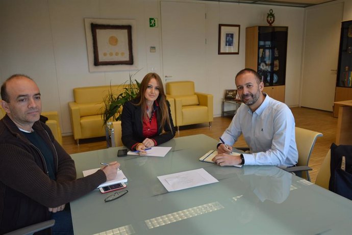 Reunión sobre dos foros de industria aeroespacial que acogerá Granada
