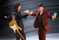 Lars Ulrich entrega el Grammy Latino honorífico a Juanes