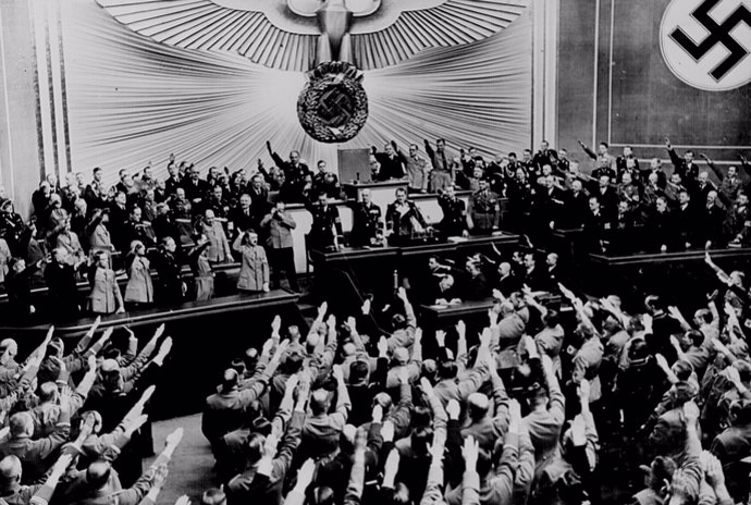 Adolf Hitler en un acto del partido nazi en 1938