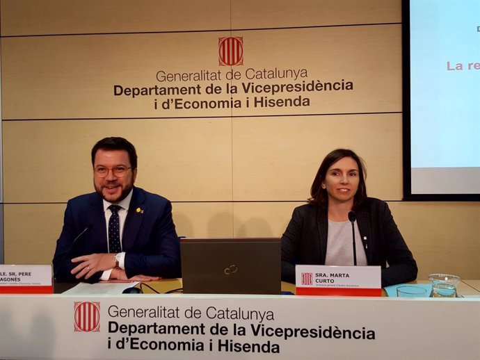 El conseller d'Economia, Pere Aragons, i la directora general d'Anlisi Econmica, Marta Adobo