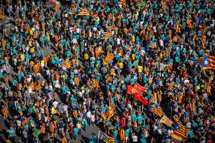 Centenars de persones amb estelades durant la manifestació de l'ANC amb el lema 'Objectiu Independncia', dins dels actes de la Diada de Catalunya 2019, Barcelona (Espanya) 11 de setembre del 2019.