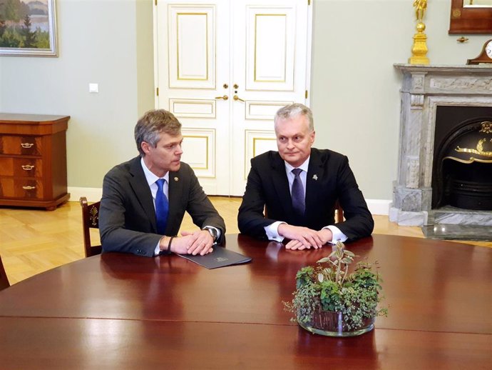 El presidente de Lituania, Gitanas Nauseda, y su director del aparato de seguridad, Darius Jauniski