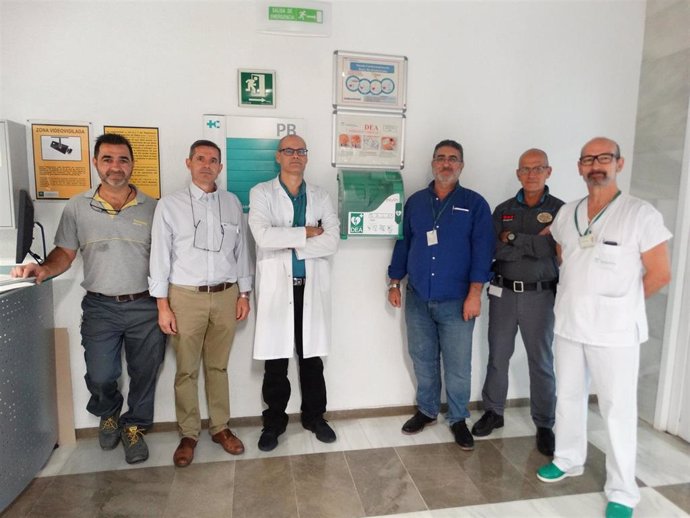 El Hospital Costa del Sol instala dos desfibriladores en áreas no asistenciales