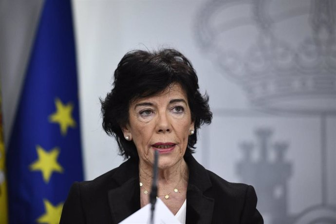 La ministra portavoz en funciones, Isabel Celaá, tras el Consejo de Ministros en Moncloa.
