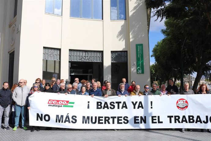 Concentración de UGT y CCOO con motivo del último accidente laboral mortal en Málaga.