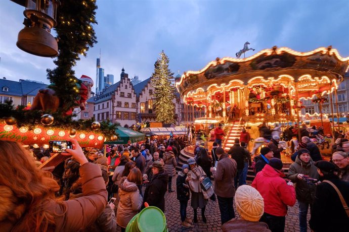 Christmas Markets Draw Visitors In Annual Tradition
