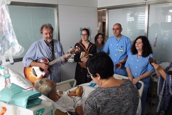 Sesión de musicoterapia en el Hospital Universitario Arnau de Vilanova de Lleida