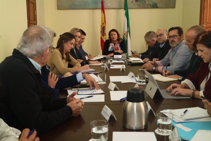 La consejera andaluza de Agricultura, Carmen Crespo, reunida en Almería con representantes de organizaciones profesionales agrarias