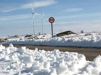 Carreteras cortadas y coches atrapados por la nieve e inundaciones por la lluvia