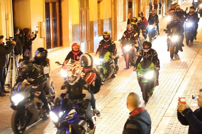 Motoristas por las calles de Cheste con motivo del Gran Premio de Motociclismo