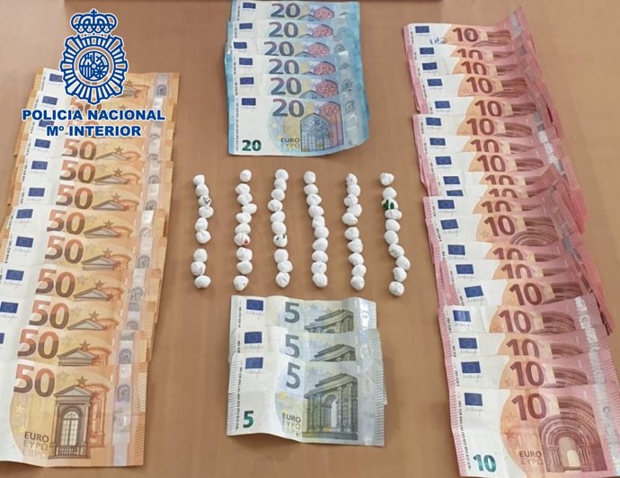 Droga y dinero intervenidos por la Policía Nacional
