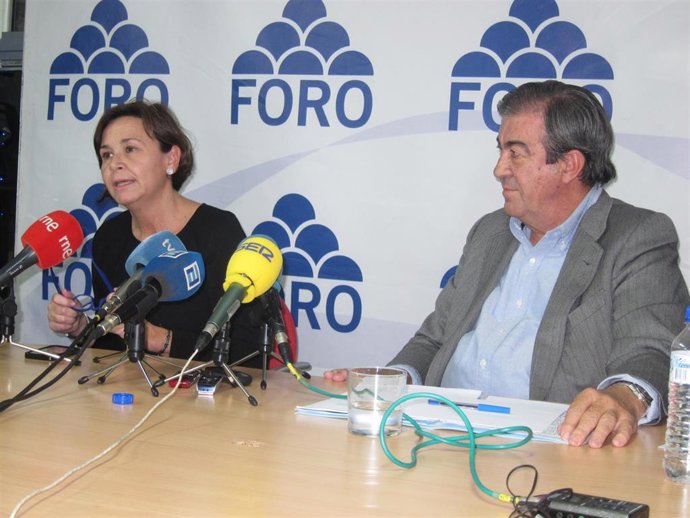 Carmen Moriyón y Francisco Álvarez Cascos en una imagen de archivo. 