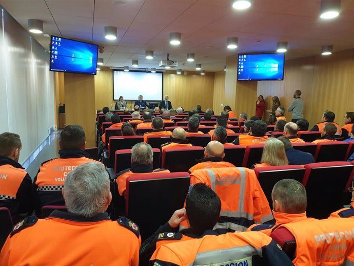 El viceconsejero de Presidencia, Administración Pública e Interior de la Junta de Andalucía, Antonio Sanz, participa en unas jornadas con voluntarios de Protección Civil