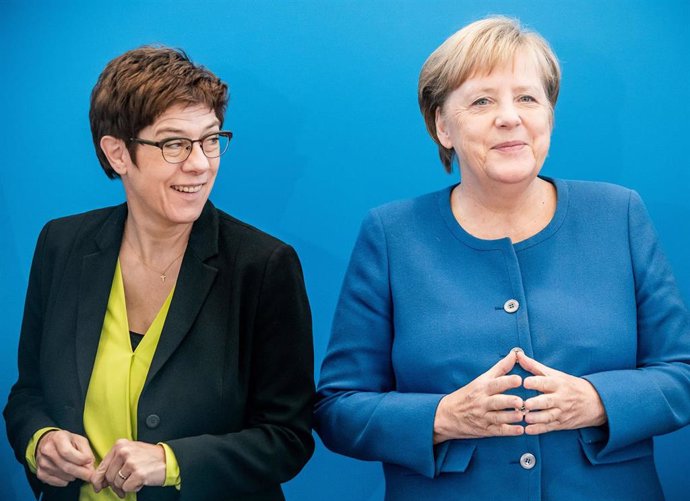 Annegret Kramp-Karrenbauer y Angela Merkel