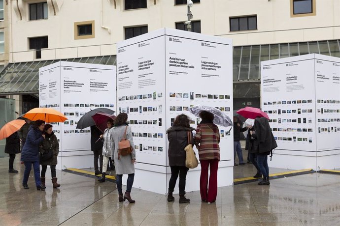 Un centenar de personas comparten su particular forma de ver San Sebastián en la exposición 'Miradas Contemporáneas'