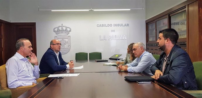 El consejero de Infraestructuras y vicepresidente del Cabildo de La Palma, Anselmo Pestana Padrón, y el responsable insular de Turismo, Raúl Camacho
