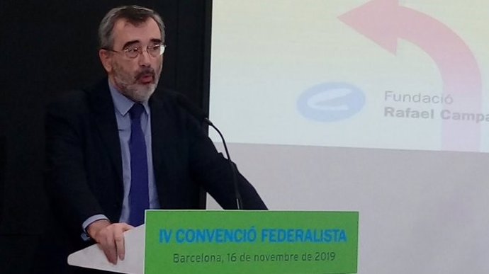 El presidente del Senado, Manuel Cruz (PSC), en la IV Convención Federalista de la Fundació Rafael Campalans en Barcelona el 16 de noviembre de 2019