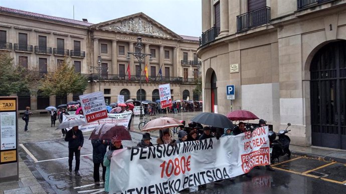 Manifestación en Pamplona de colectivos de pensionistas