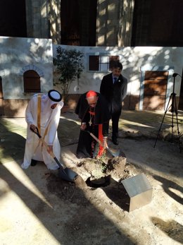 El cardenal arzobispo de Barcelona y el cónsul de Emiratos Árabes conmemoran el 