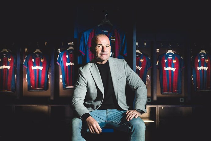 Fútbol.- Paco López renueva como técnico del Levante hasta junio de 2022