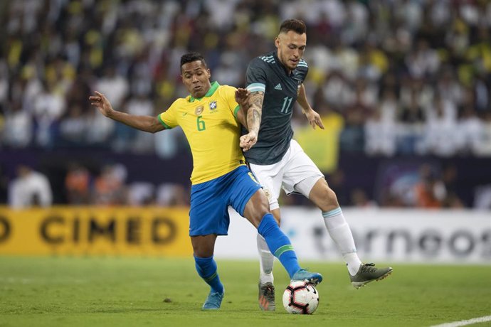 Fútbol.- Lucas Ocampos abandona la concentración de Argentina con molestias musc