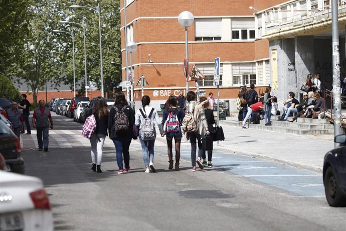 Estudiantes en la Ciudad Universitaria de Madrid.