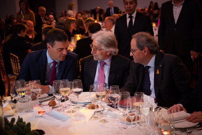 El president del Govern, Pedro Sánchez; el president de Foment del Treball, Josep Sánchez Llibre, i el president de la Generalitat, Quim Torra.