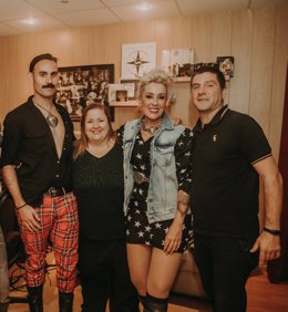 La violinista conquense Judith Mateo, el aragonés Chusé Joven y Juanra de Boikot se alían en Reina de Picas y se estrenan con una canción de Navidad