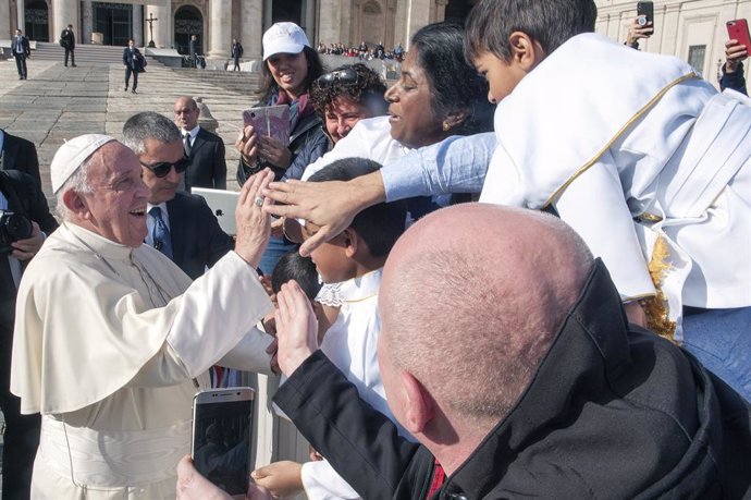 El Papa condena la "avaricia" que agrava la pobreza
